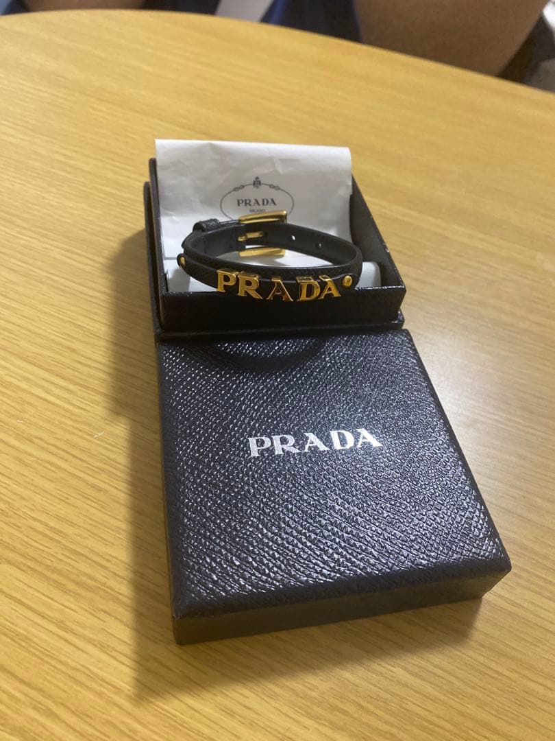 PRADA★レザーバングル★正規品