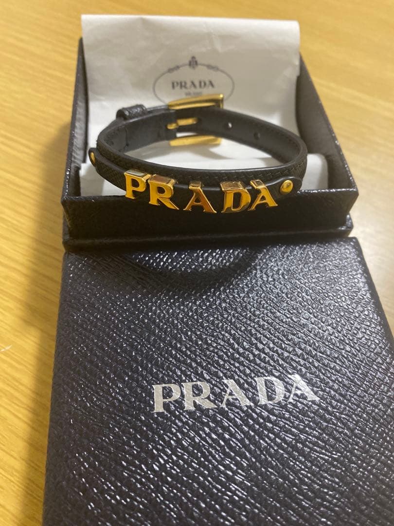 PRADA★レザーバングル★正規品