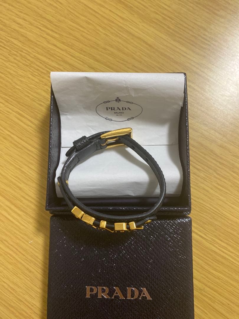 PRADA★レザーバングル★正規品