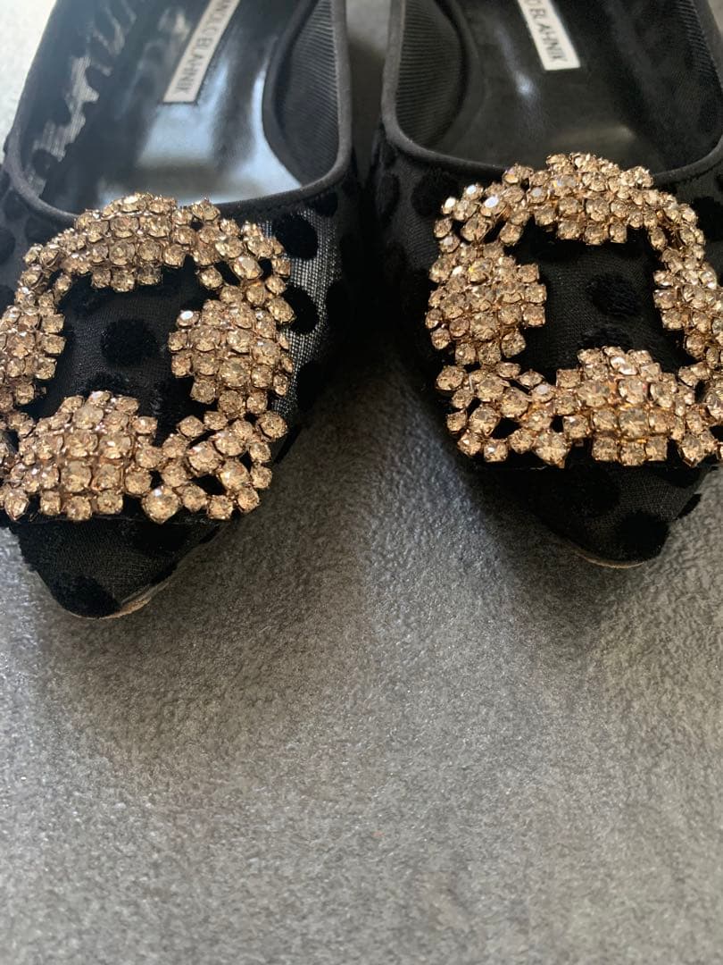 マノロブラニ　ビジューハンギシフラットシューズ