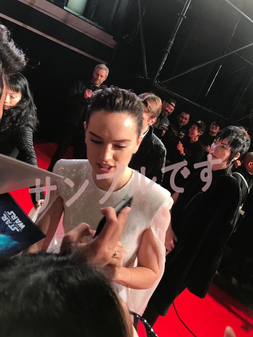 ■ Daisy Ridley デイジー・リドリー ★直筆サイン★