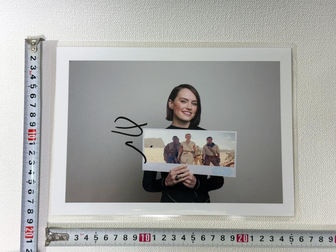 ■ Daisy Ridley デイジー・リドリー ★直筆サイン★