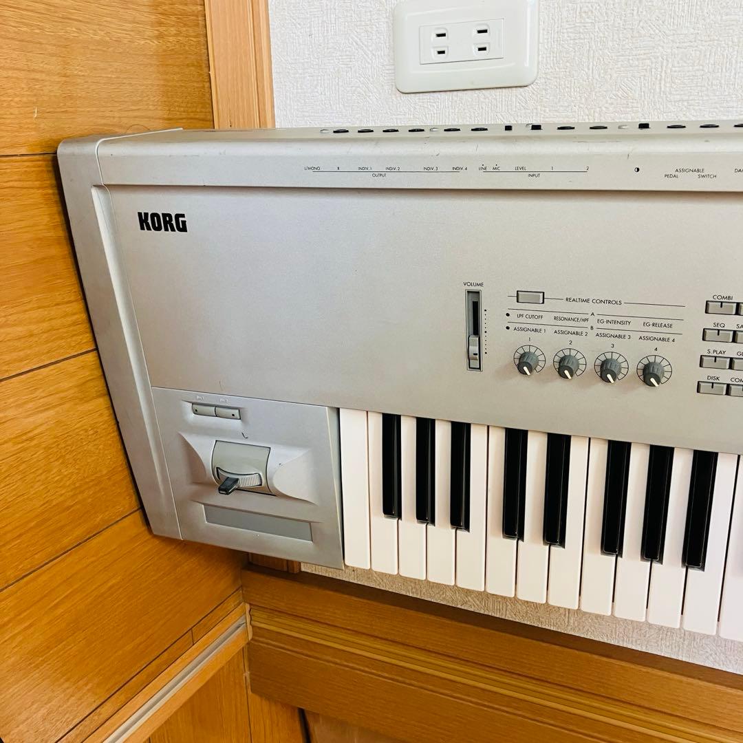 KORG TRITON Pro 通電確認済み ジャンク ソフトケース付き