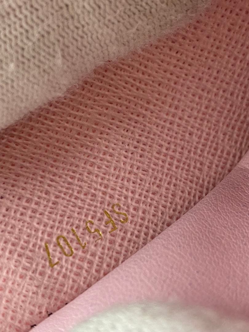 ルイヴィトン　モノグラム　ポルトフォイユ　ヴィクトリーヌ　財布　三つ折り財布