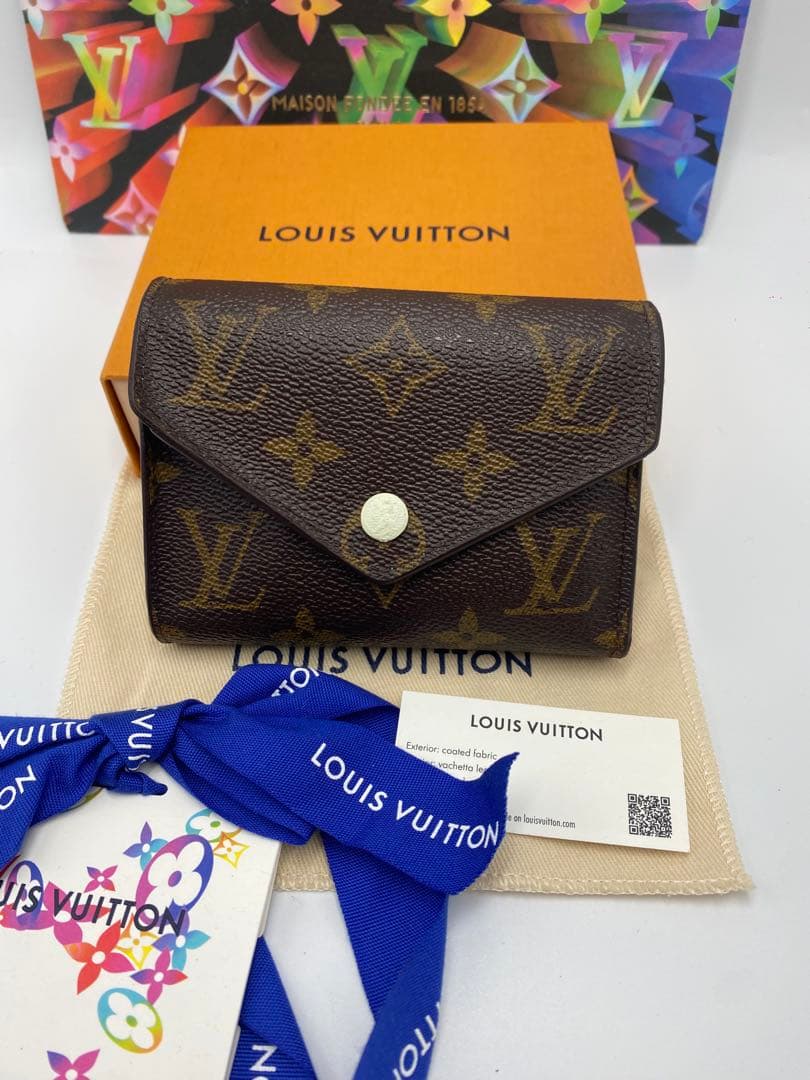 ルイヴィトン　モノグラム　ポルトフォイユ　ヴィクトリーヌ　財布　三つ折り財布