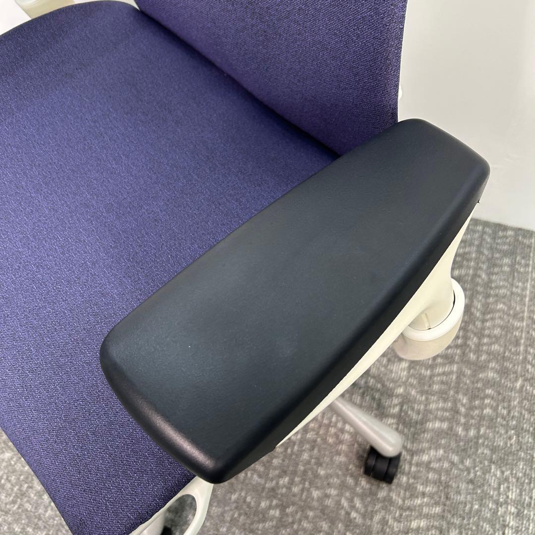 G. エンボディチェア. ハーマンミラー ホワイト Embodyネイビー