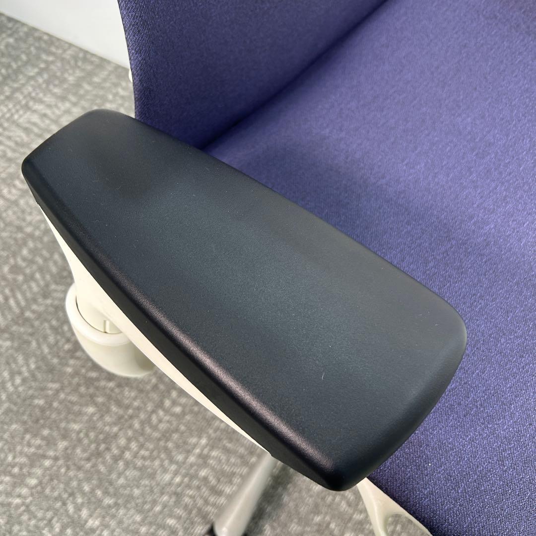 G. エンボディチェア. ハーマンミラー ホワイト Embodyネイビー