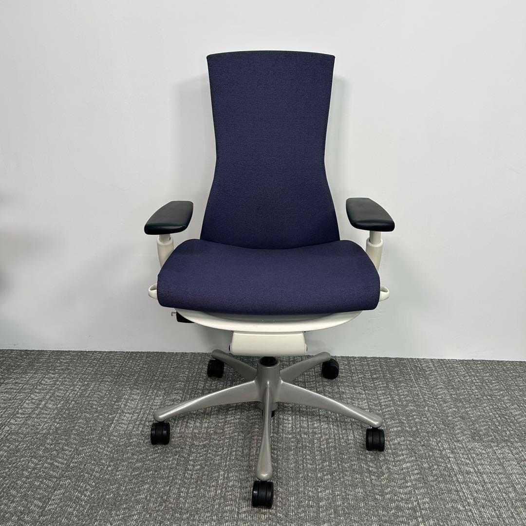 G. エンボディチェア. ハーマンミラー ホワイト Embodyネイビー