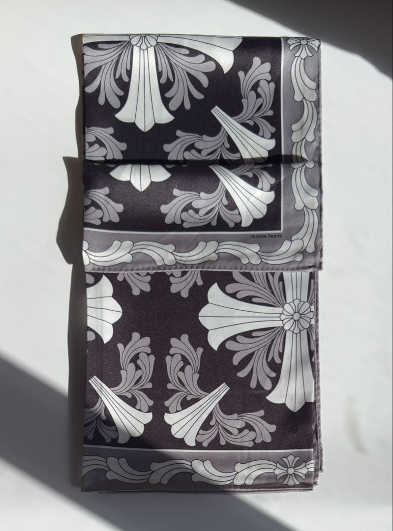 新品未使用　春物クロムハーツ　柄chクロス大判スカーフ100cm×100cm