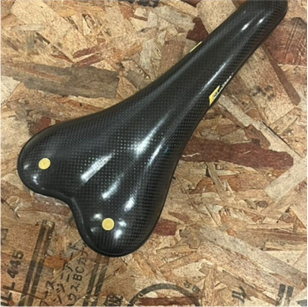 k*2様 ③ コリマ　カーボンサドル　レア　ピスト　トラック