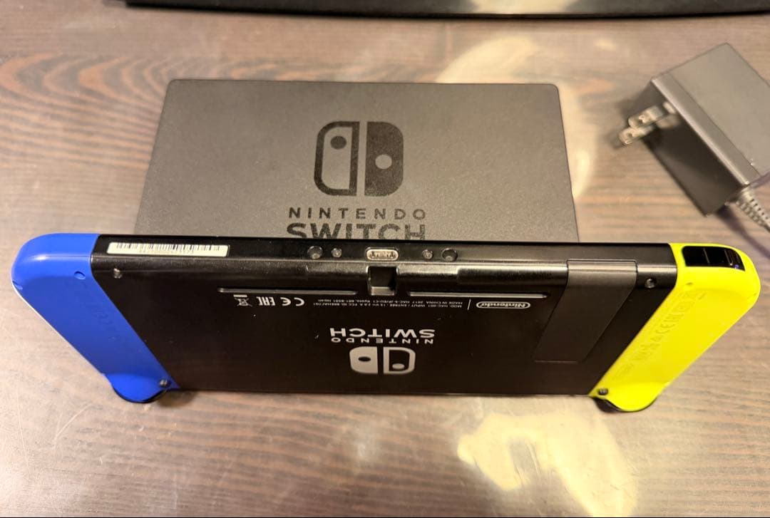 動作品 Nintendo Switch HAC-001 本体　ジョイコンx2