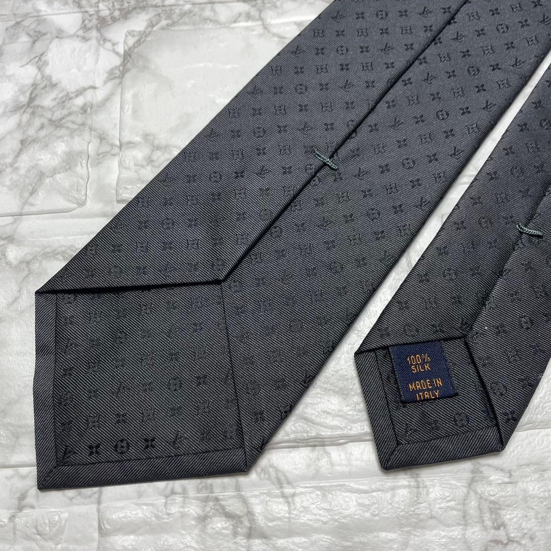 現行タグ　ルイヴィトン　LOUIS VUITTON ネクタイ　モノグラム　スーツ