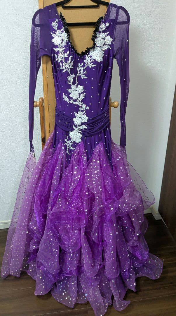 紫色の社交ダンスドレス　スタンダードドレス　モダンドレス