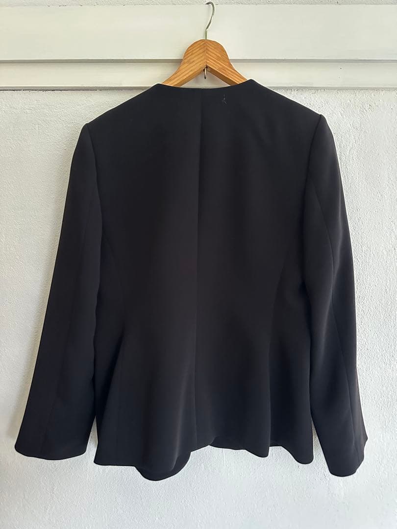 セオリー　大きいサイズ　ノーカラージャケット　黒サイズ8