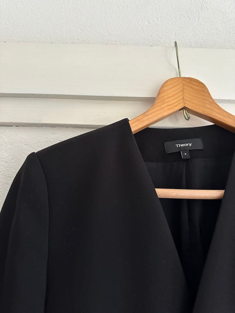 セオリー　大きいサイズ　ノーカラージャケット　黒サイズ8