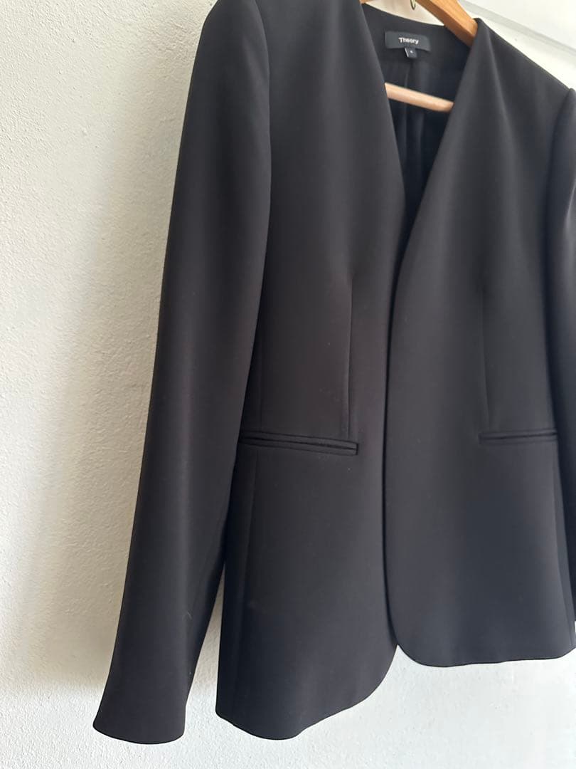 セオリー　大きいサイズ　ノーカラージャケット　黒サイズ8