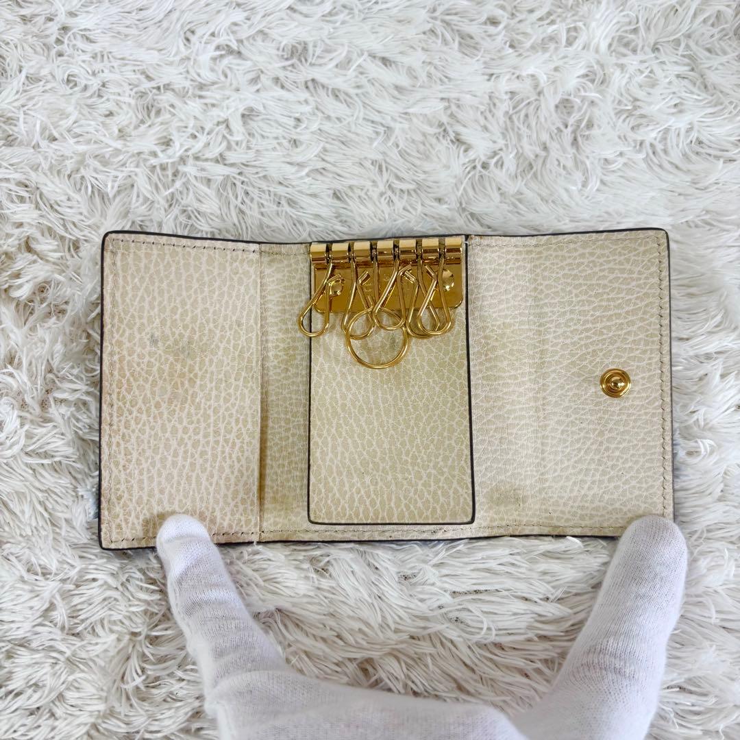 美品 現行 グッチ ６連キーケース マーモント GGスプリーム レザー ベージュ