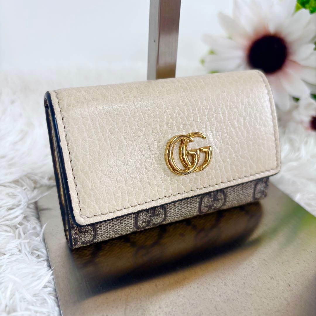 美品 現行 グッチ ６連キーケース マーモント GGスプリーム レザー ベージュ