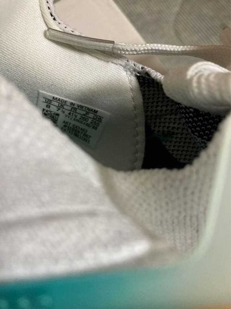 M*p様 adidas Boost ランニングシューズ ホワイト/ターコイズ/イ