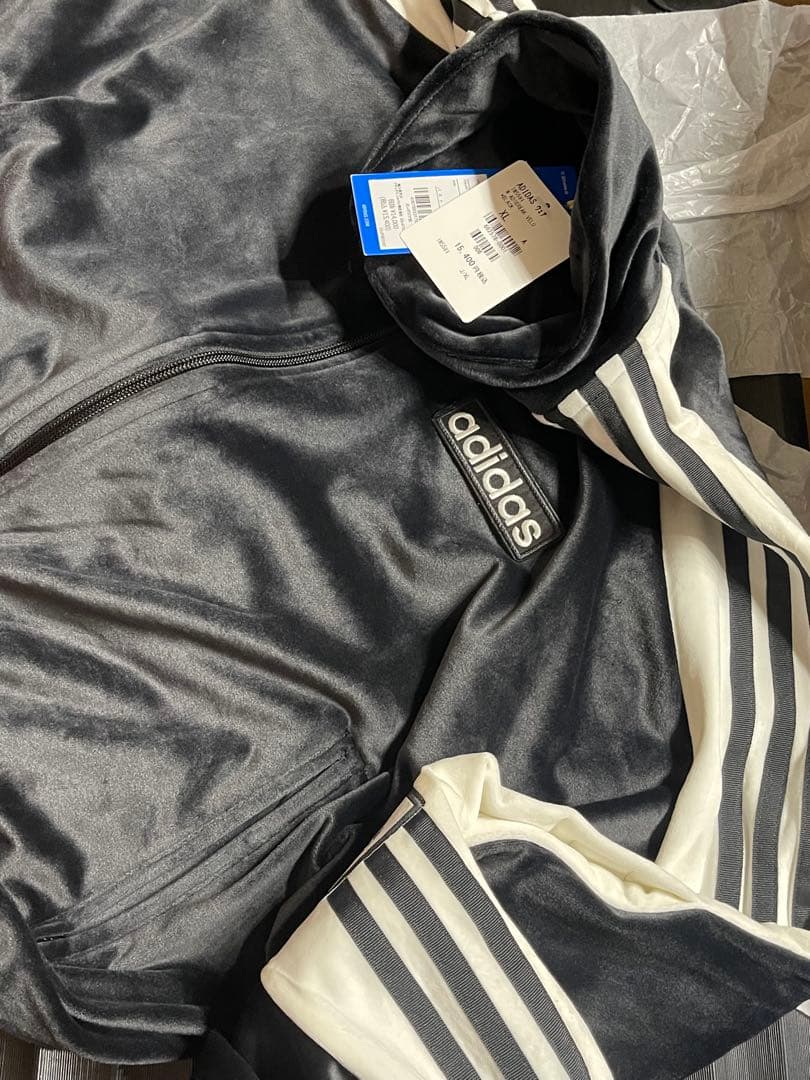 新品アディブレイク ベロア トラックトップ