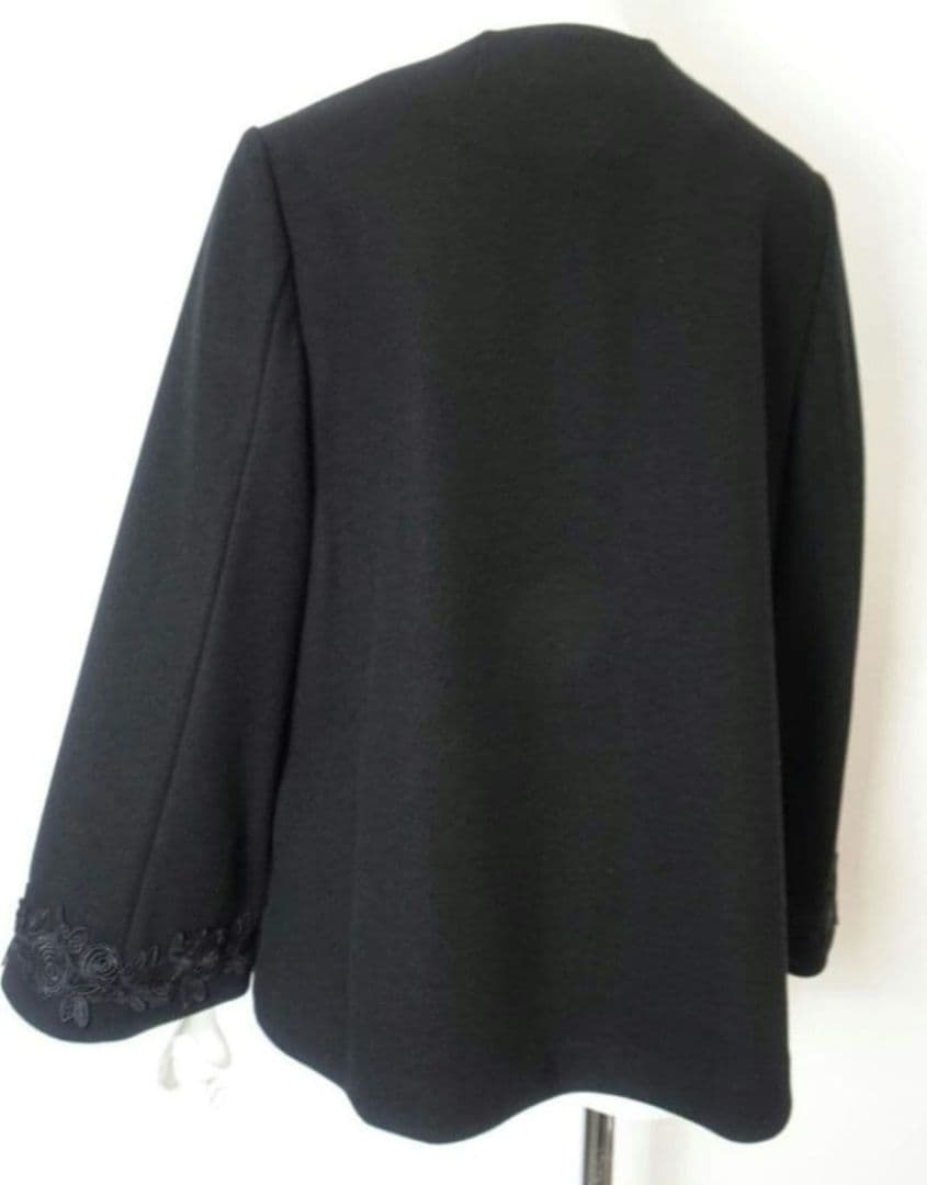 おんぷ　　スーパービューティー今季 ショートコート黒44 新品