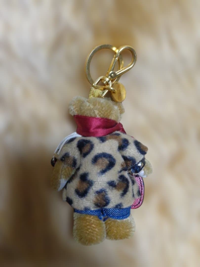 プラダ　ギターを持ったクマのチャーム