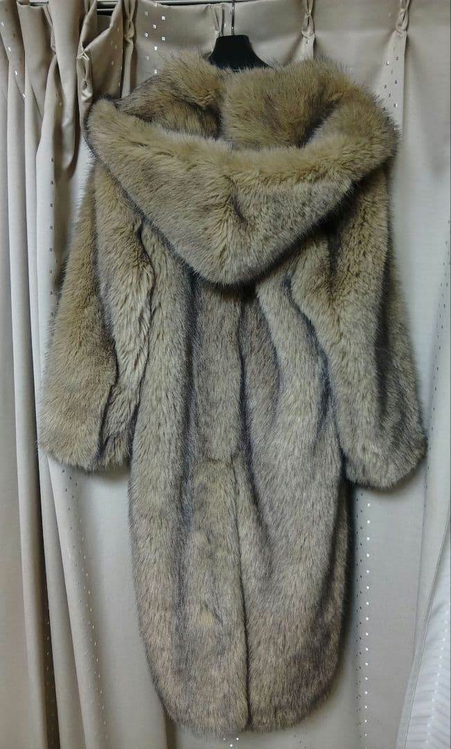 【タグ付美品】ZARA　エコファー ロングコート　フード付