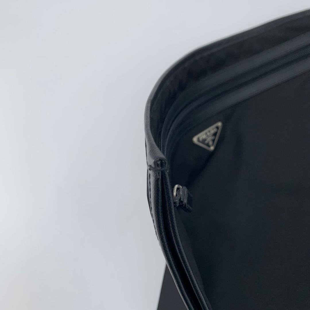 美品✨PRADA 大容量 クラッチバッグ 三角ロゴプレート テスートナイロン