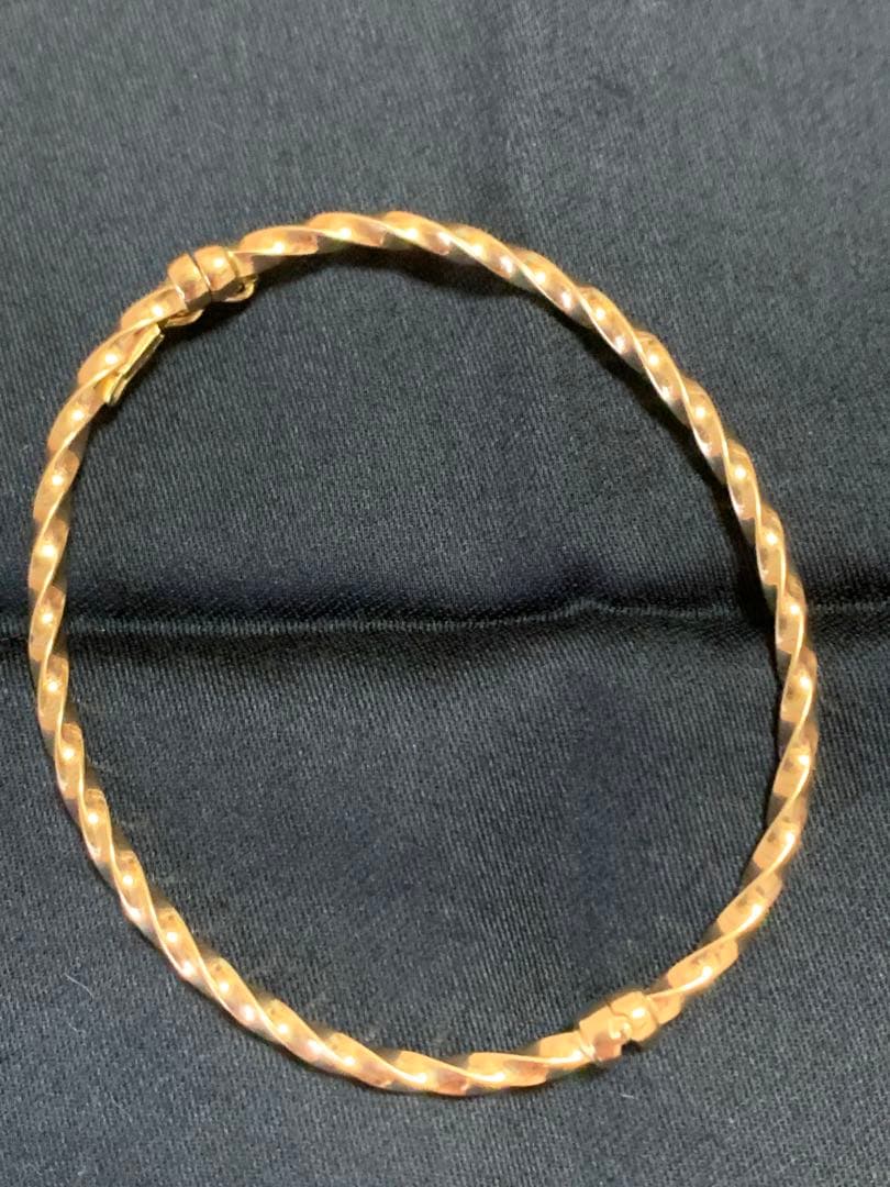 k18 バングル　イタリア製　ツイストデザイン