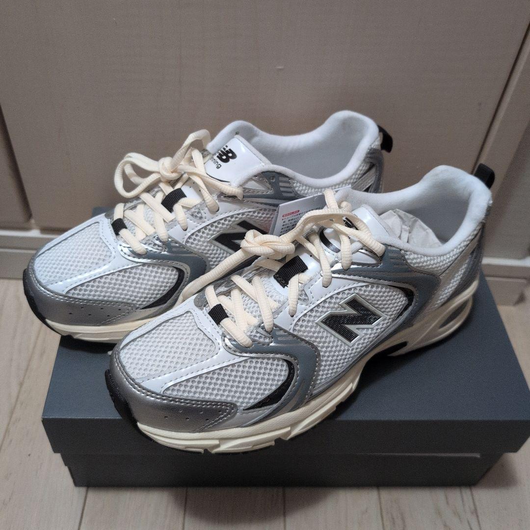 【新品未使用】New Balance u530ESA 24.5cm