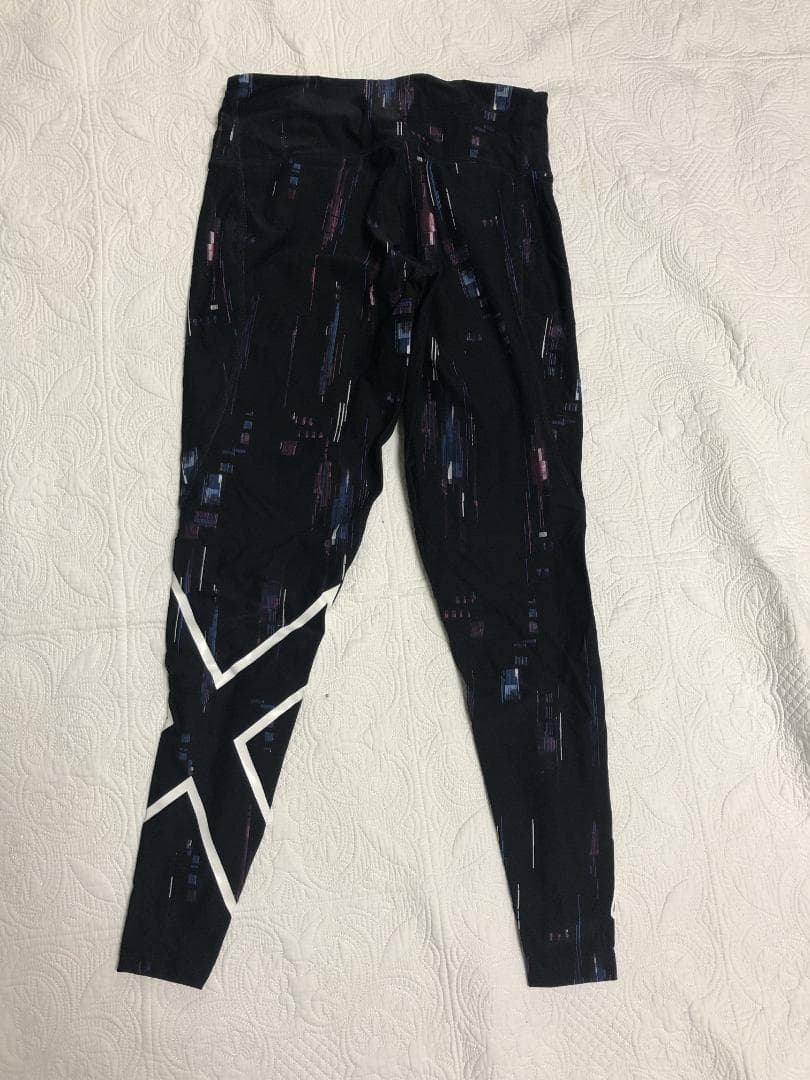 2XU ツータイムズユー レギンス　ブラックマルチ×ホワイト　レディース