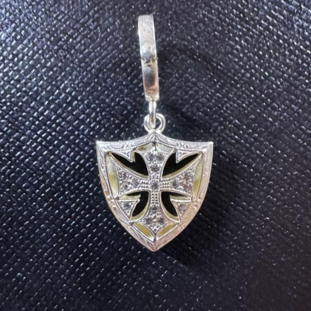 【美品】ローリーロドキン　エクストラスモールクロスシールドペンダント