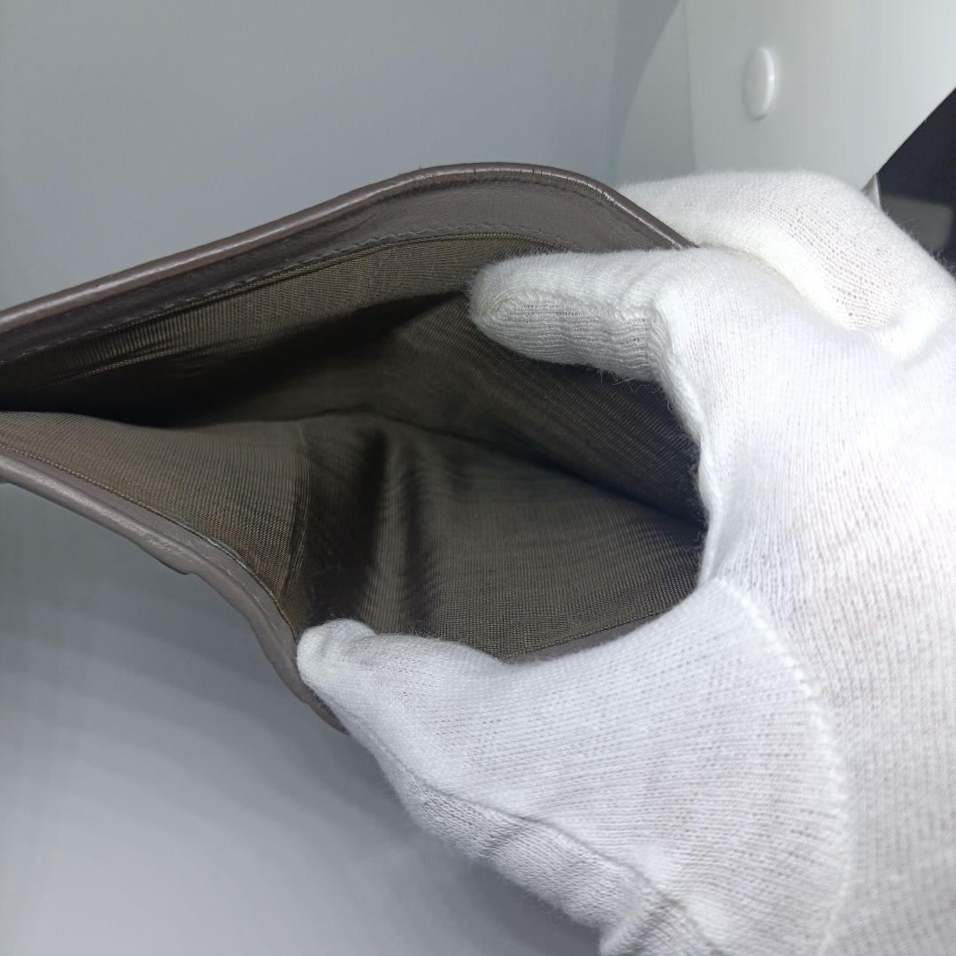 プラダ２つ折り財布　PRADA折財布ベージュ