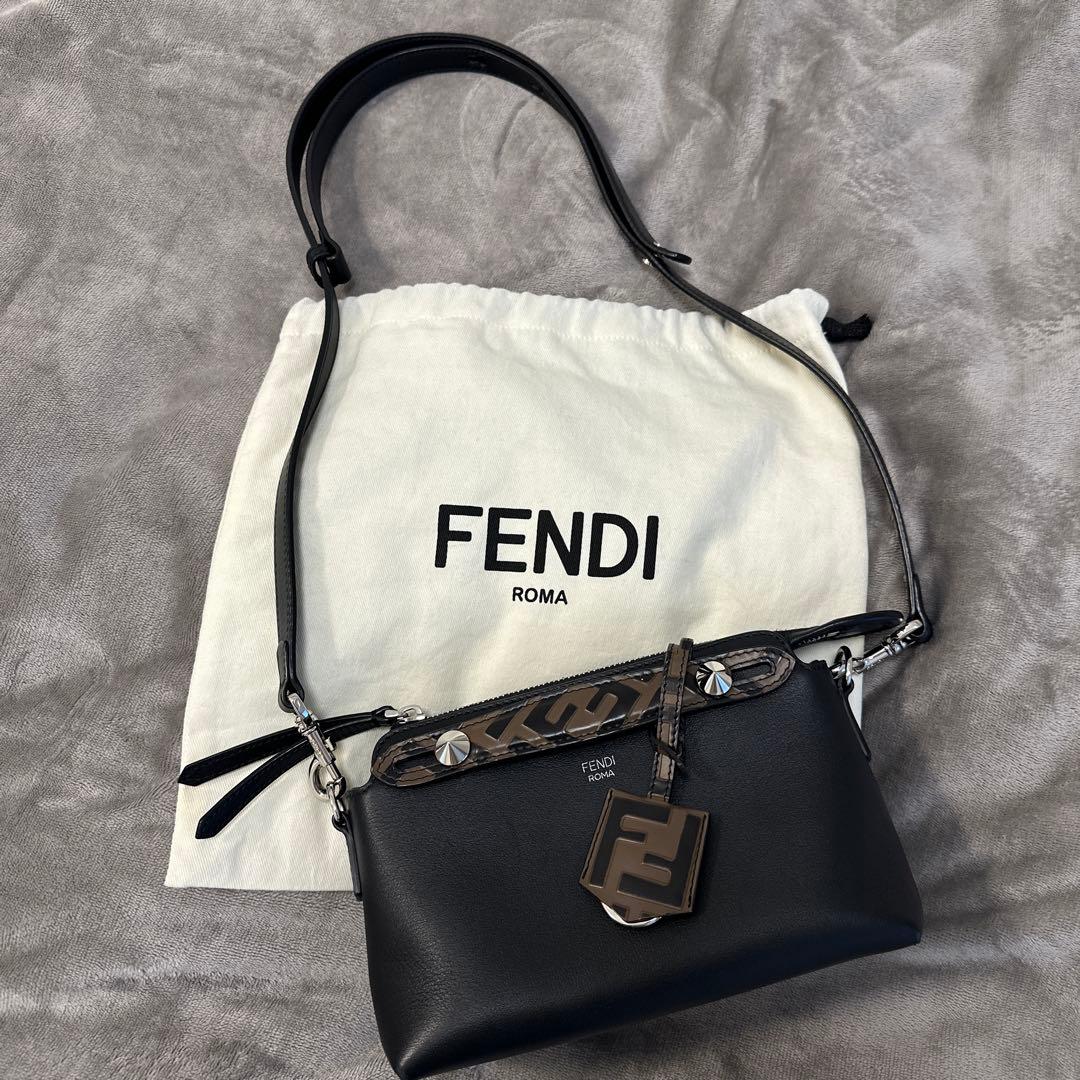 FENDI ショルダーバッグ ブラック　スモール