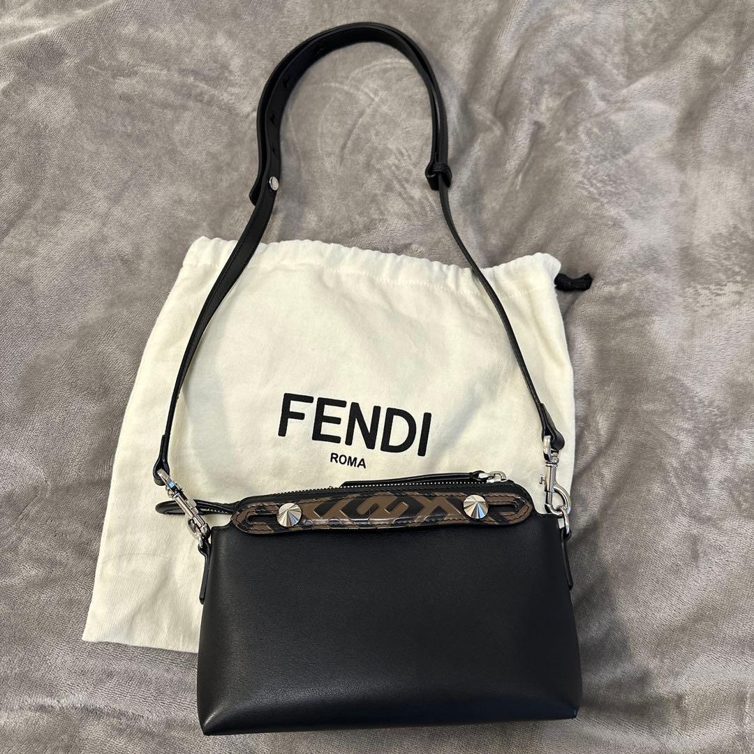 FENDI ショルダーバッグ ブラック　スモール