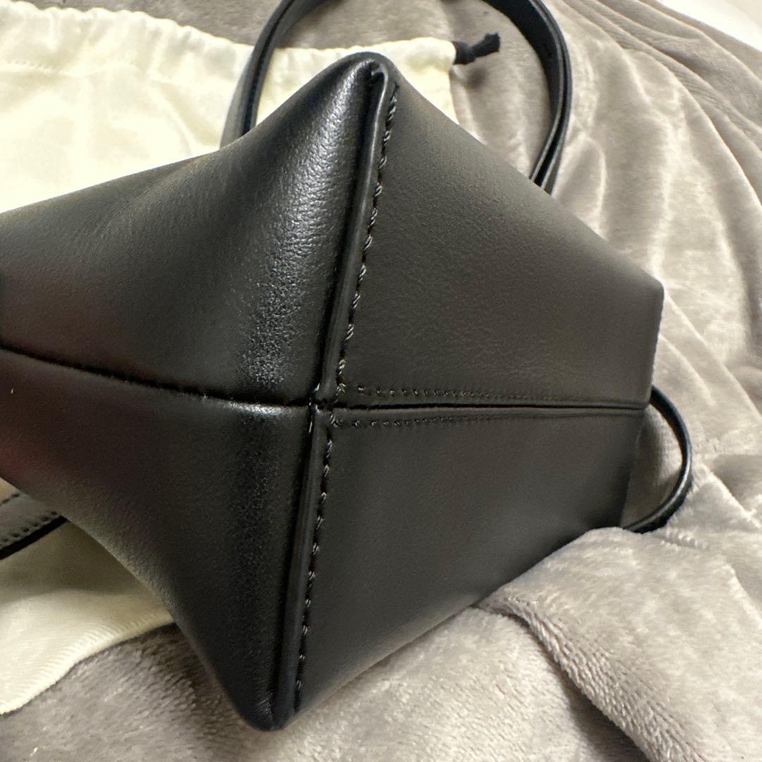 FENDI ショルダーバッグ ブラック　スモール