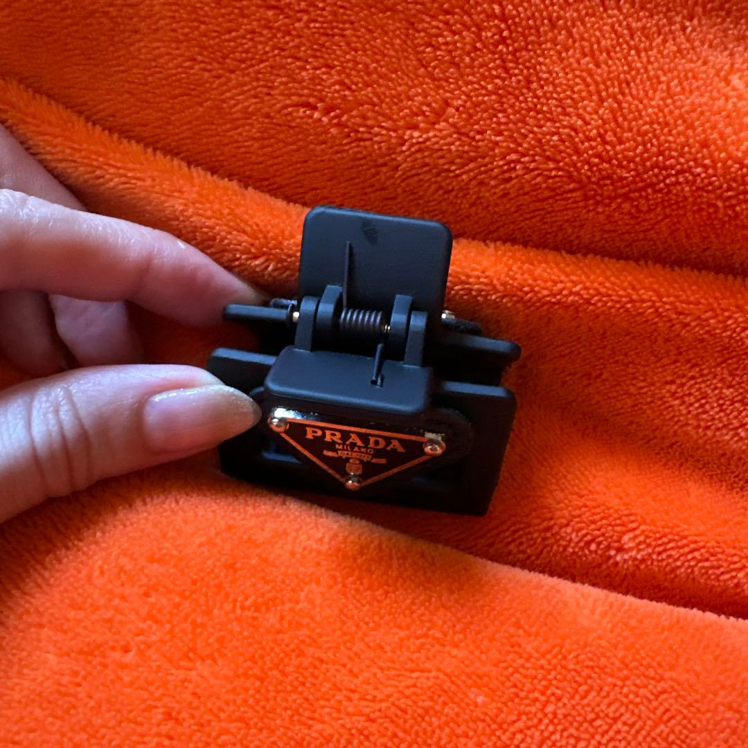PRADA ブラック ヘアクリップ　バレッタ
