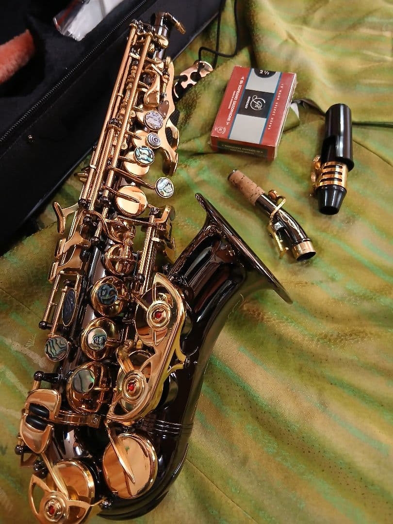 カーブド ソプラノサックス　ノーブランド良品　ブラック　スタンド付属！