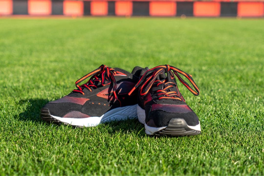 ミズノ 北海道コンサドーレ札幌 スニーカーCONTENDER Consadole