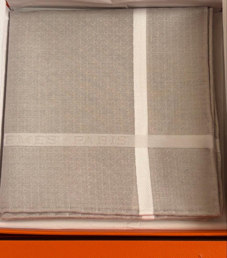 HERMES エルメス　ハンカチーフ 《ジャカードH》　グリ・クレール　未使用品