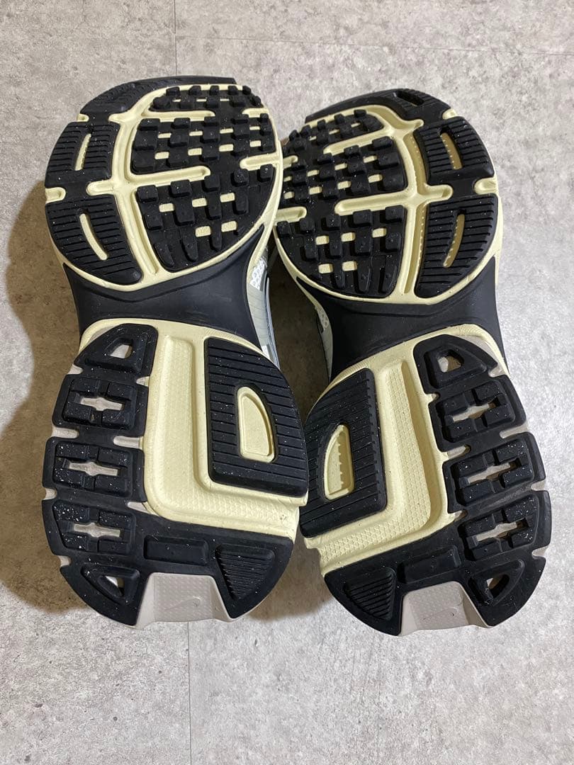 NIKE V2Kラン　シルバー　スニーカー　25cm