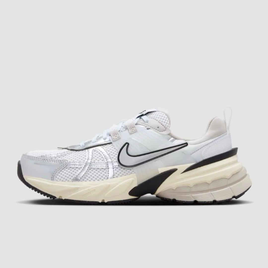 NIKE V2Kラン　シルバー　スニーカー　25cm