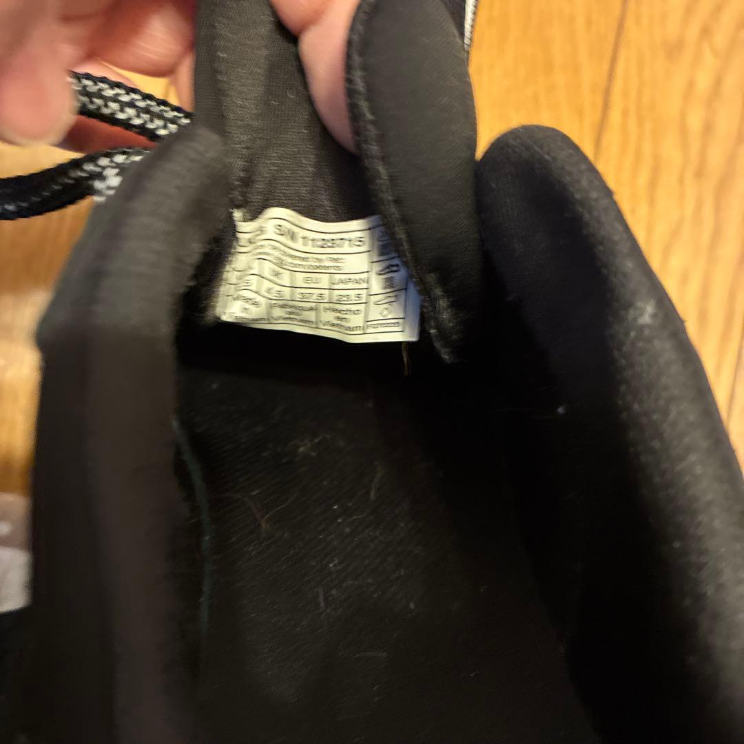 UGG厚底スニーカー