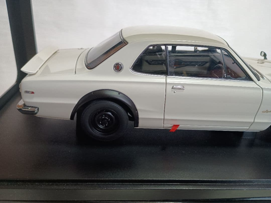 オートアート1/18 スカイラインGT-R ハコスカ