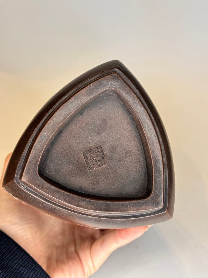 中国 清朝 大清乾隆年製 三角形 紫砂 龍文筆筒 瓶 骨董品 コレクション