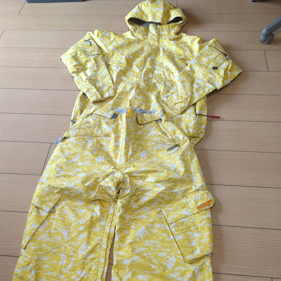 極美品　期間限定　格安出品　イエロー迷彩 スノーボードウェア　おまけ付き