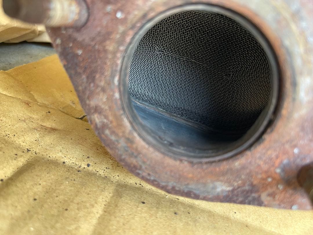 【擦傷あり】Z33後期　純正触媒VQ35HR