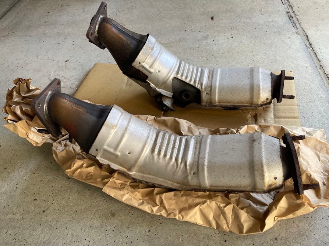 【擦傷あり】Z33後期　純正触媒VQ35HR