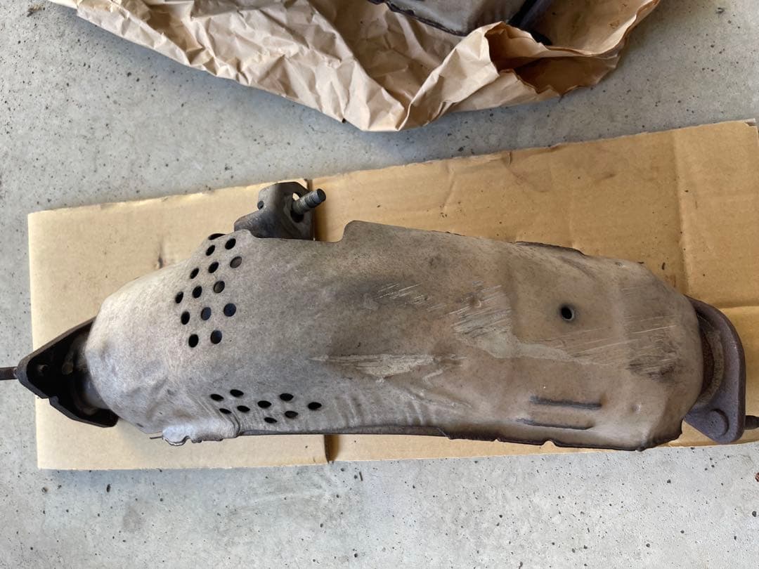 【擦傷あり】Z33後期　純正触媒VQ35HR