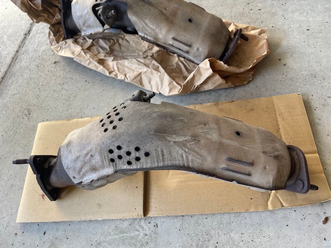 【擦傷あり】Z33後期　純正触媒VQ35HR